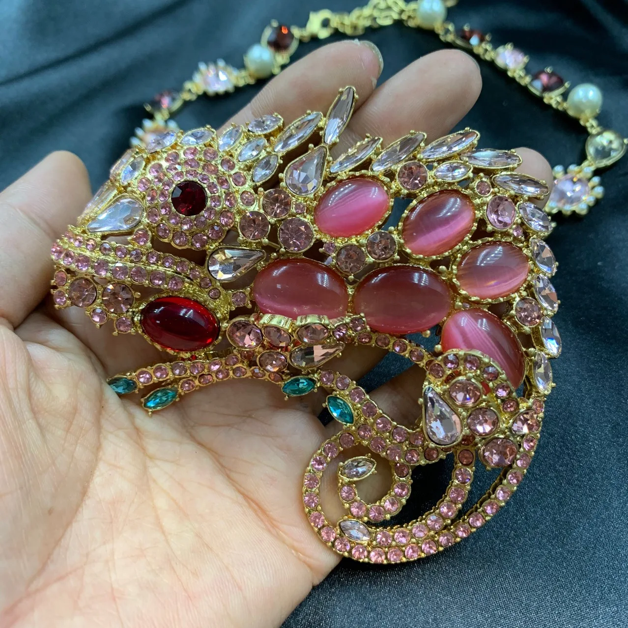 Винтажная розовая стеклянная брошь-хамелеон «кошачий глаз», модные легкие роскошные атмосферные броши для тяжелой промышленности для женщин, подарки на вечеринку
Винтажная розовая стеклянная брошь-хамелеон «кошачий глаз», модные легкие роскошные атмосферные броши для тяжелой промышленности для женщин, подарки на вечеринку