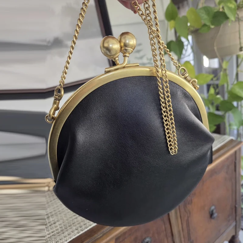 Kisslock Pouch 20cm Clutch Clip Bags For Women Luxury Designer Handbags Purses 2026 New In PU Slim Chain Strap Underarm Shoulder
Kisslock Pouch 20cm Clutch Clip Bags For Women Luxury Designer Handbags Purses 2026 New In PU Slim Chain Strap Underarm Shoulder