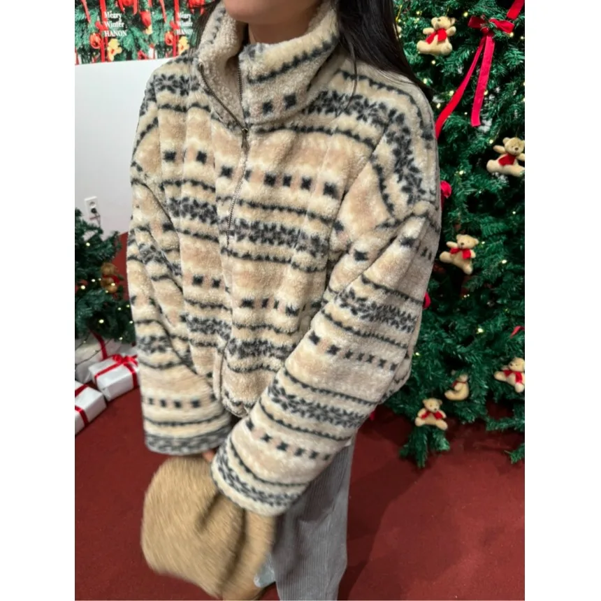 Осенне-зимнее свободное женское хлопковое пальто с отделкой из овечьего меха, цветочным вышитым узором и этническим дизайном
Осенне-зимнее свободное женское хлопковое пальто с отделкой из овечьего меха, цветочным вышитым узором и этническим дизайном