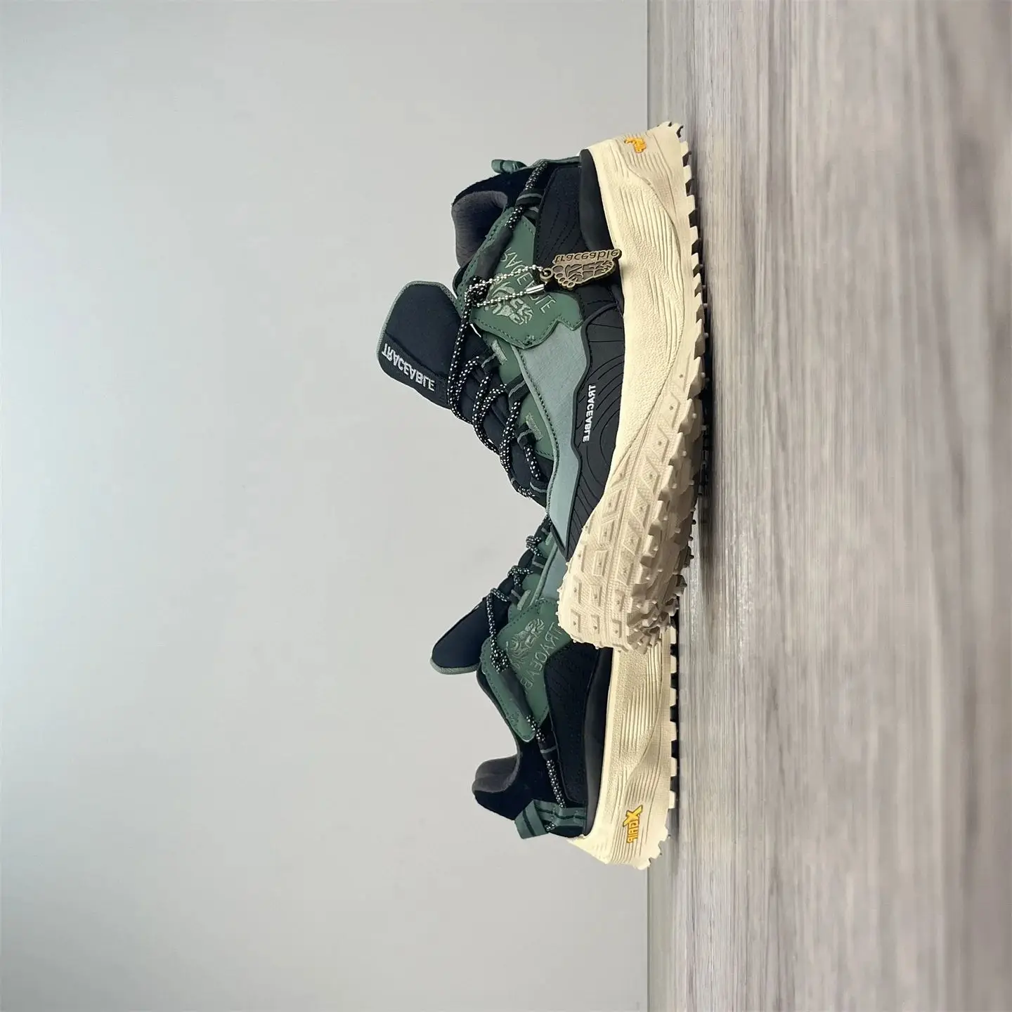 Новинка 2025 года, износостойкая высококачественная легкая дышащая противоскользящая уличная походная обувь, повседневная прогулочная обувь
Новинка 2025 года, износостойкая высококачественная легкая дышащая противоскользящая уличная походная обувь, повседневная прогулочная обувь