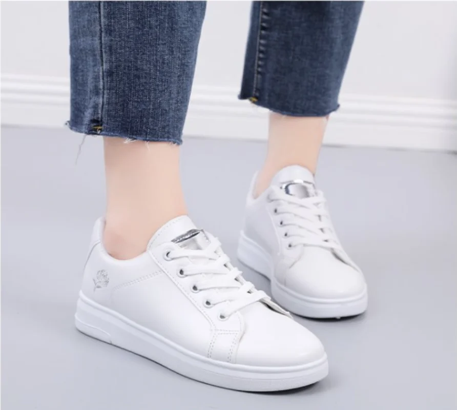 Fashion White Breathable Women Running Shoes 2023 Spring Autumn Embroidered Flower Lace-Up Casual Sneakers Zapatillas De Mujer
Fashion White Breathable Women Running Shoes 2023 Spring Autumn Embroidered Flower Lace-Up Casual Sneakers Zapatillas De Mujer