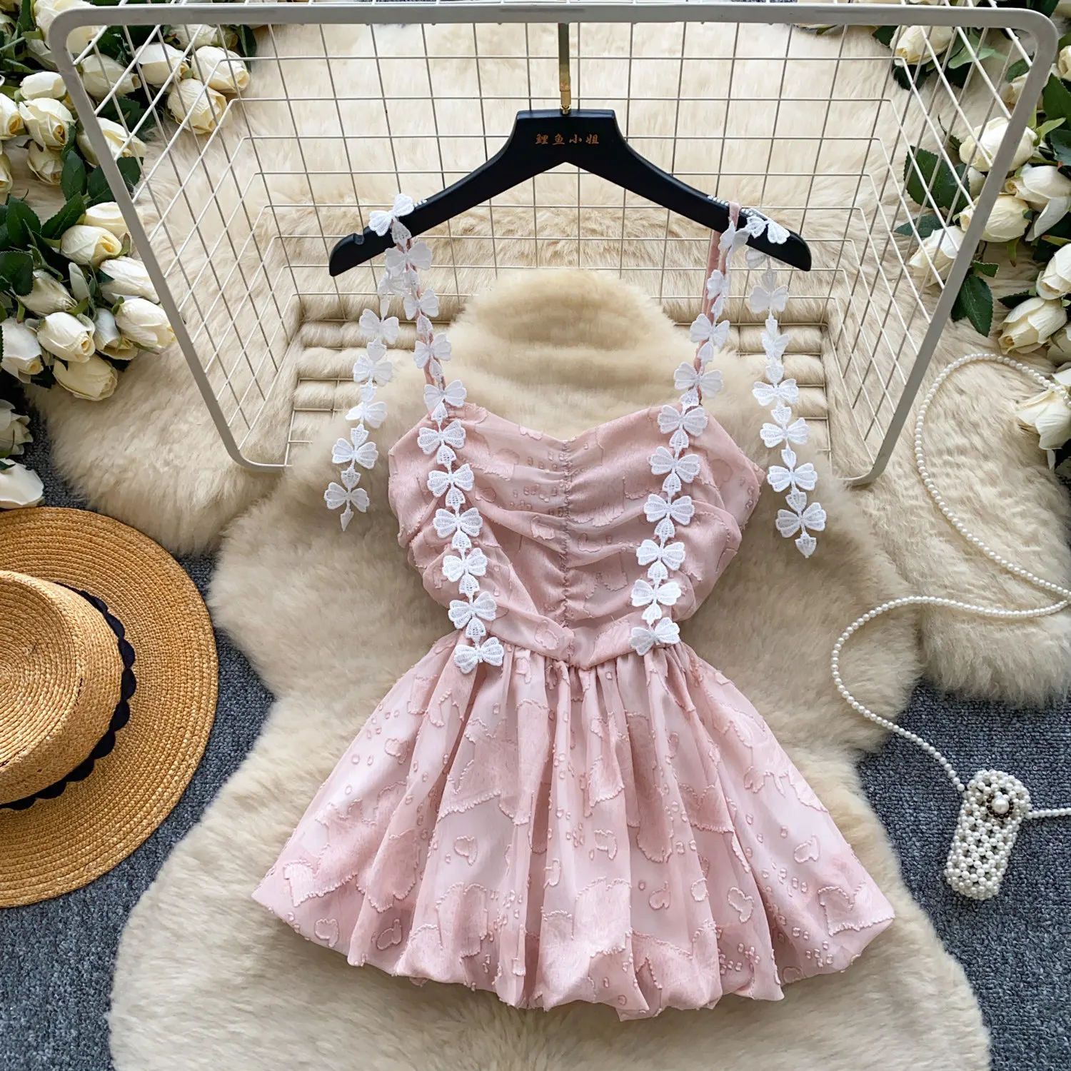 Chic Sweet Lace Floral Vintage Slim Camis Korean Tanks Top Elegant Basic Crop Top Women Bustier
Chic Sweet Lace Floral Vintage Slim Camis Korean Tanks Top Elegant Basic Crop Top Women Bustier