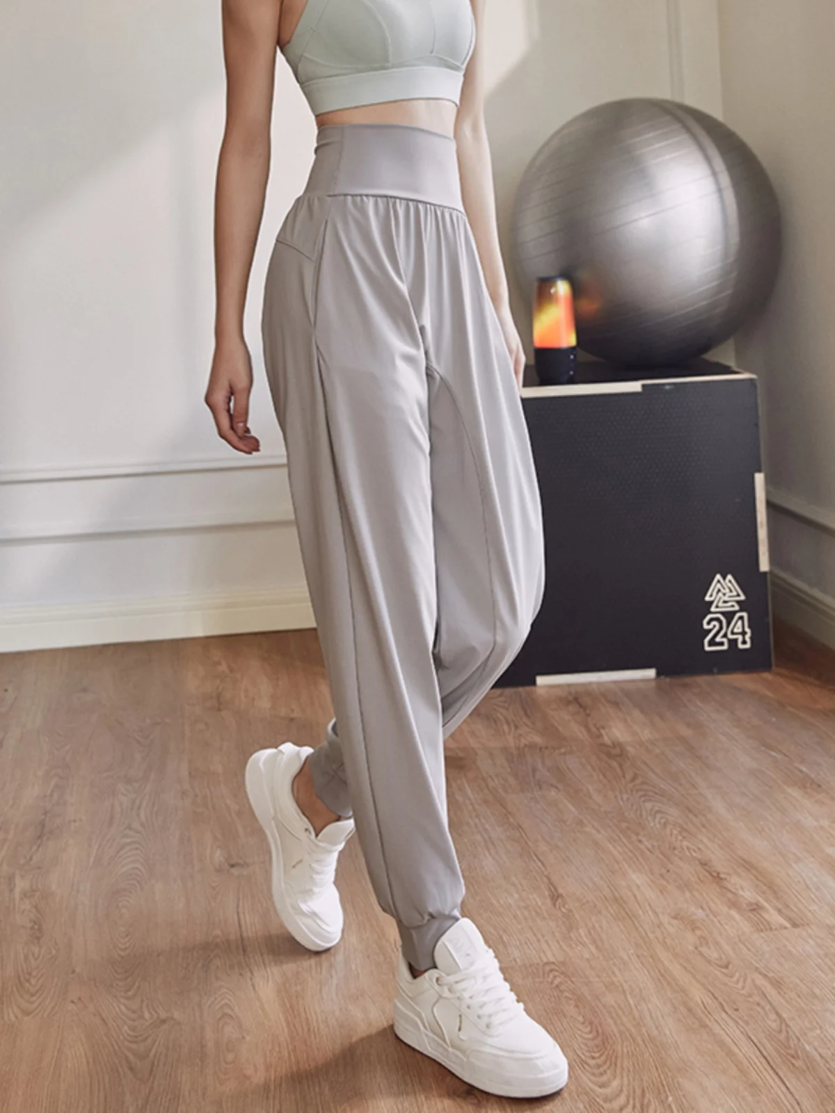 Брюки для йоги с высокой талией, женские летние свободные повседневные спортивные штаны Qui Dry, тонкие спортивные тренировочные брюки Fitn Harlan Sle
Брюки для йоги с высокой талией, женские летние свободные повседневные спортивные штаны Qui Dry, тонкие спортивные тренировочные брюки Fitn Harlan Sle