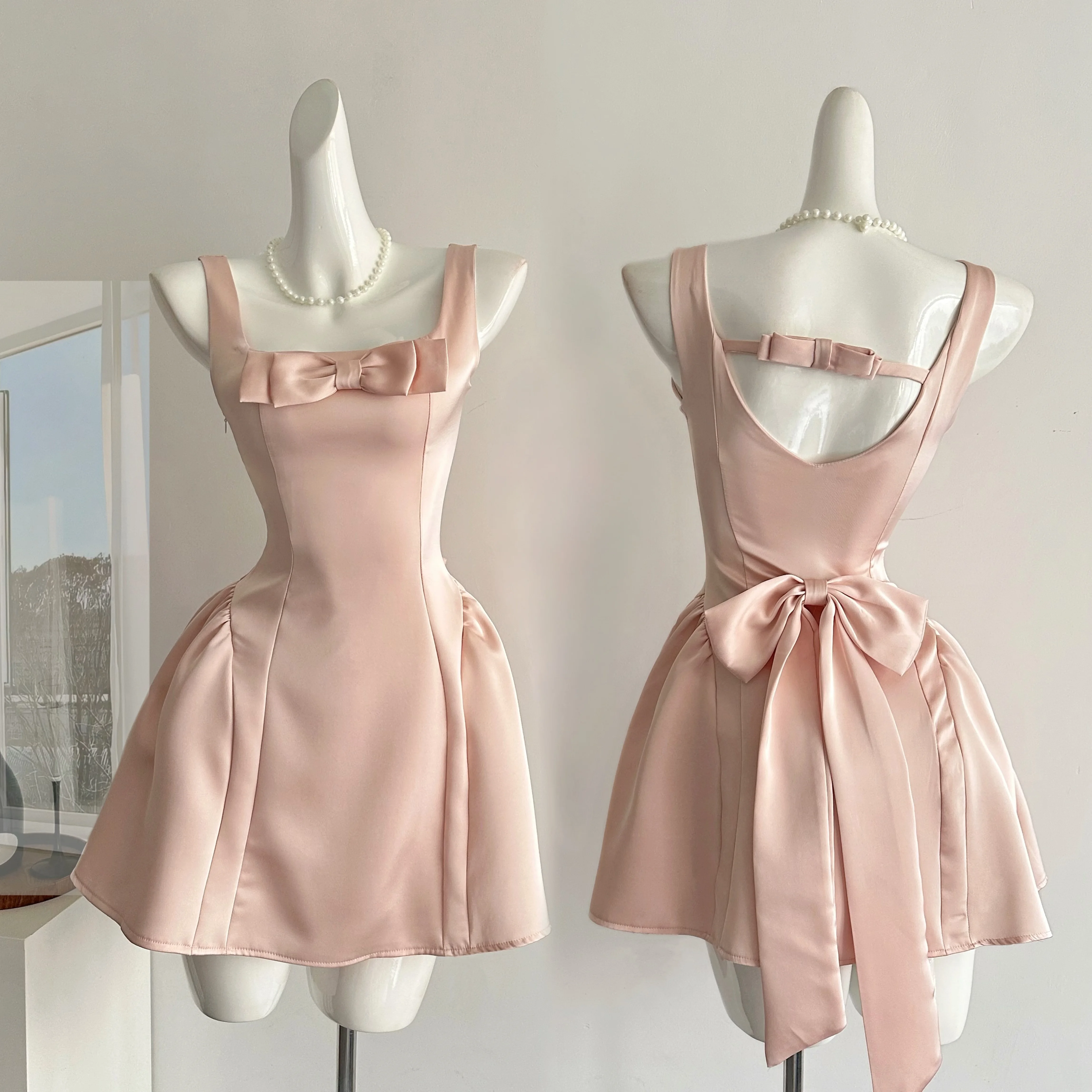 Summer Women Ballet Core Preppy Bow Satins A-line Dress Mini Frocks Backless One-Piece Evening Party Shoujo Gyaru Old Money
Summer Women Ballet Core Preppy Bow Satins A-line Dress Mini Frocks Backless One-Piece Evening Party Shoujo Gyaru Old Money