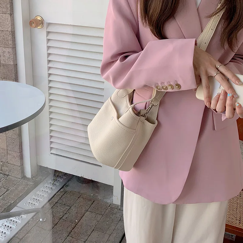 Korean Solid Color Handbag Women Minimalist Soft Leather Pebbled Texture Bucket Shoulder Bag Ladies Casual Commute Crossbody Bag
Korean Solid Color Handbag Women Minimalist Soft Leather Pebbled Texture Bucket Shoulder Bag Ladies Casual Commute Crossbody Bag