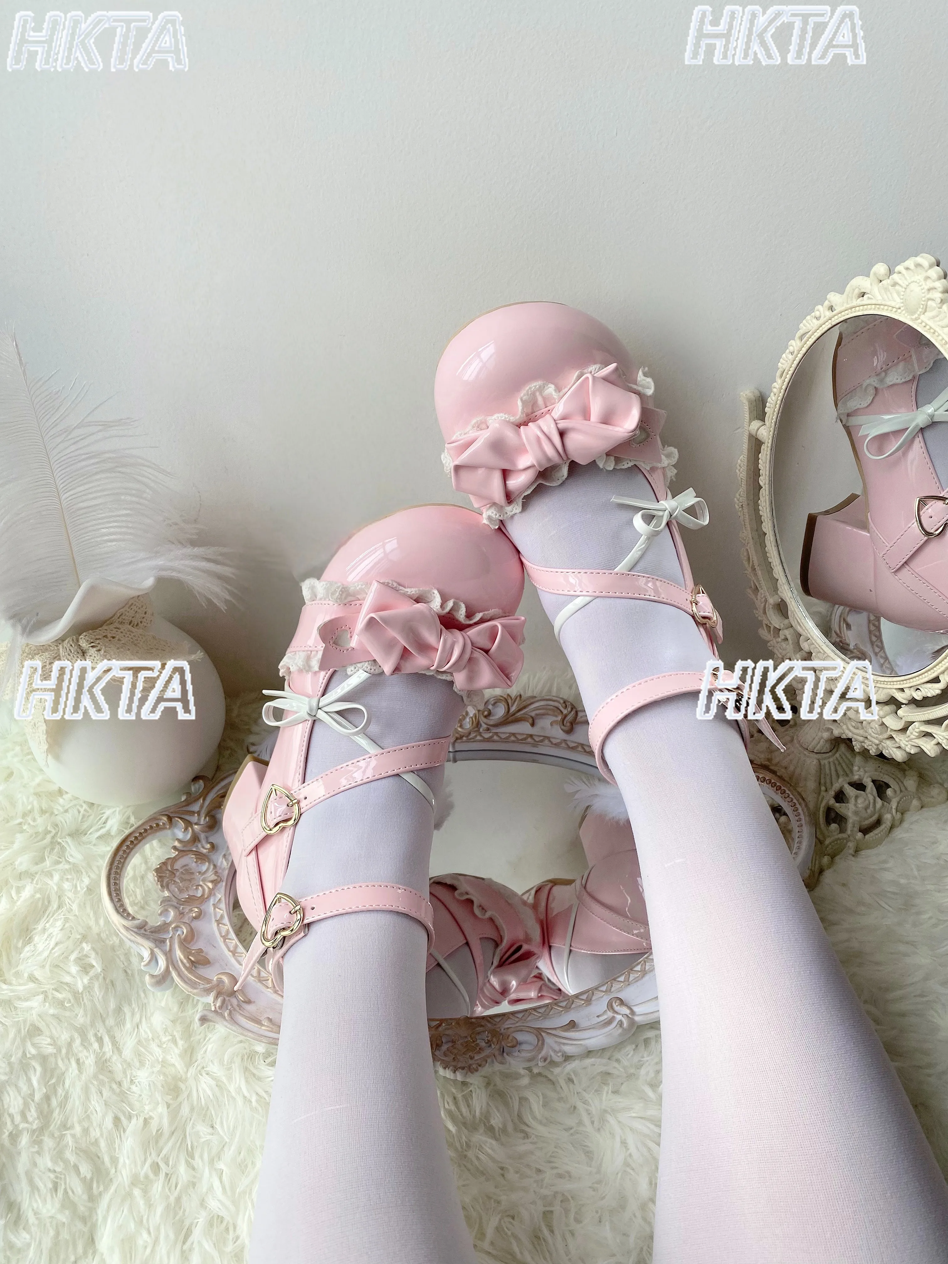 Sweet Cute Round Head Bow Medium Heel Small Leather Shoes Women Kawaii Summer Versatile Square Heel Lolita Pink Shoes for Ladies
Sweet Cute Round Head Bow Medium Heel Small Leather Shoes Women Kawaii Summer Versatile Square Heel Lolita Pink Shoes for Ladies