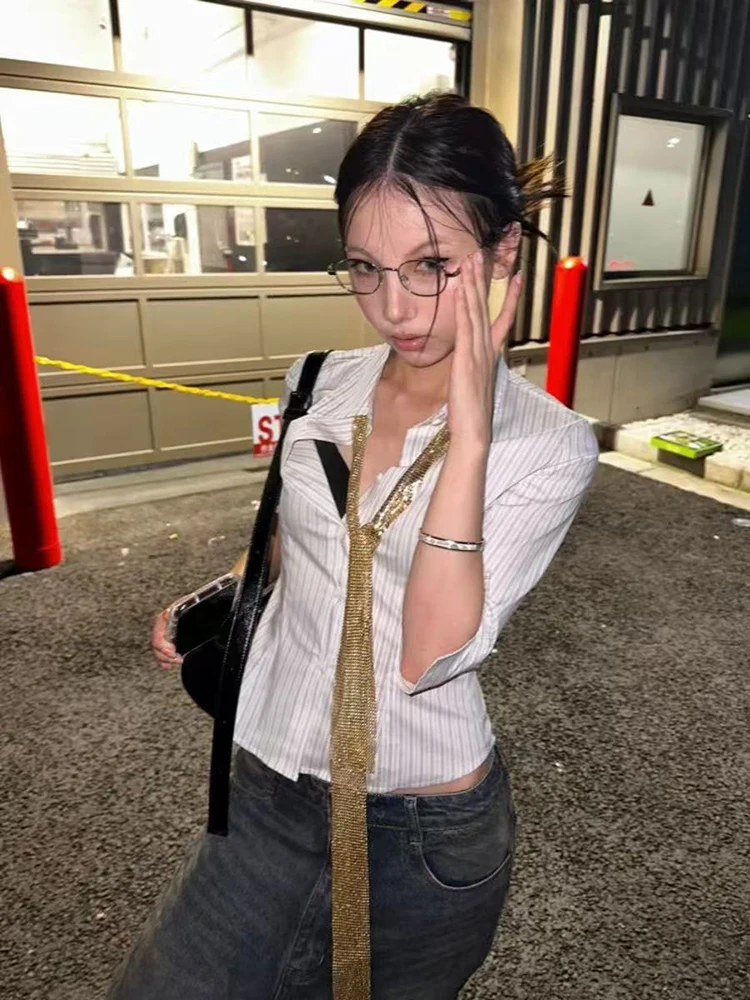 Винтажная полосатая рубашка для женщин в стиле Y2K, американский уличный стиль, сексуальная облегающая женская блузка, летний шик, универсальный топ для модниц, новинка.
Винтажная полосатая рубашка для женщин в стиле Y2K, американский уличный стиль, сексуальная облегающая женская блузка, летний шик, универсальный топ для модниц, новинка.