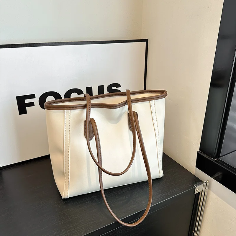 Chic 2025 Quilted Crossbody Bag for Women, Elegant Top Handle Sling, Fashionable Bag with Inner Pocket for Daily Use & Commute
Chic 2025 Quilted Crossbody Bag for Women, Elegant Top Handle Sling, Fashionable Bag with Inner Pocket for Daily Use & Commute