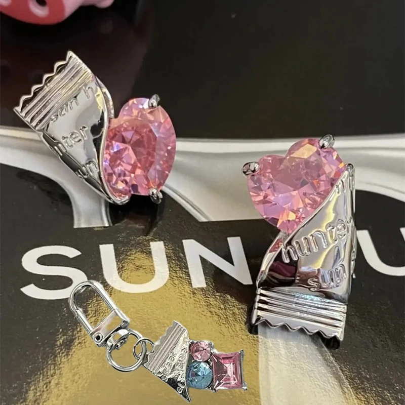 1 Pair of zircon earrings - Cold-hearted love candy earrings - Heart-shaped earrings - Sweet earrings - Suitable for parties and casual wear by young women - A candy-shaped keychain
1 Pair of zircon earrings - Cold-hearted love candy earrings - Heart-shaped earrings - Sweet earrings - Suitable for parties and casual wear by young women - A candy-shaped keychain