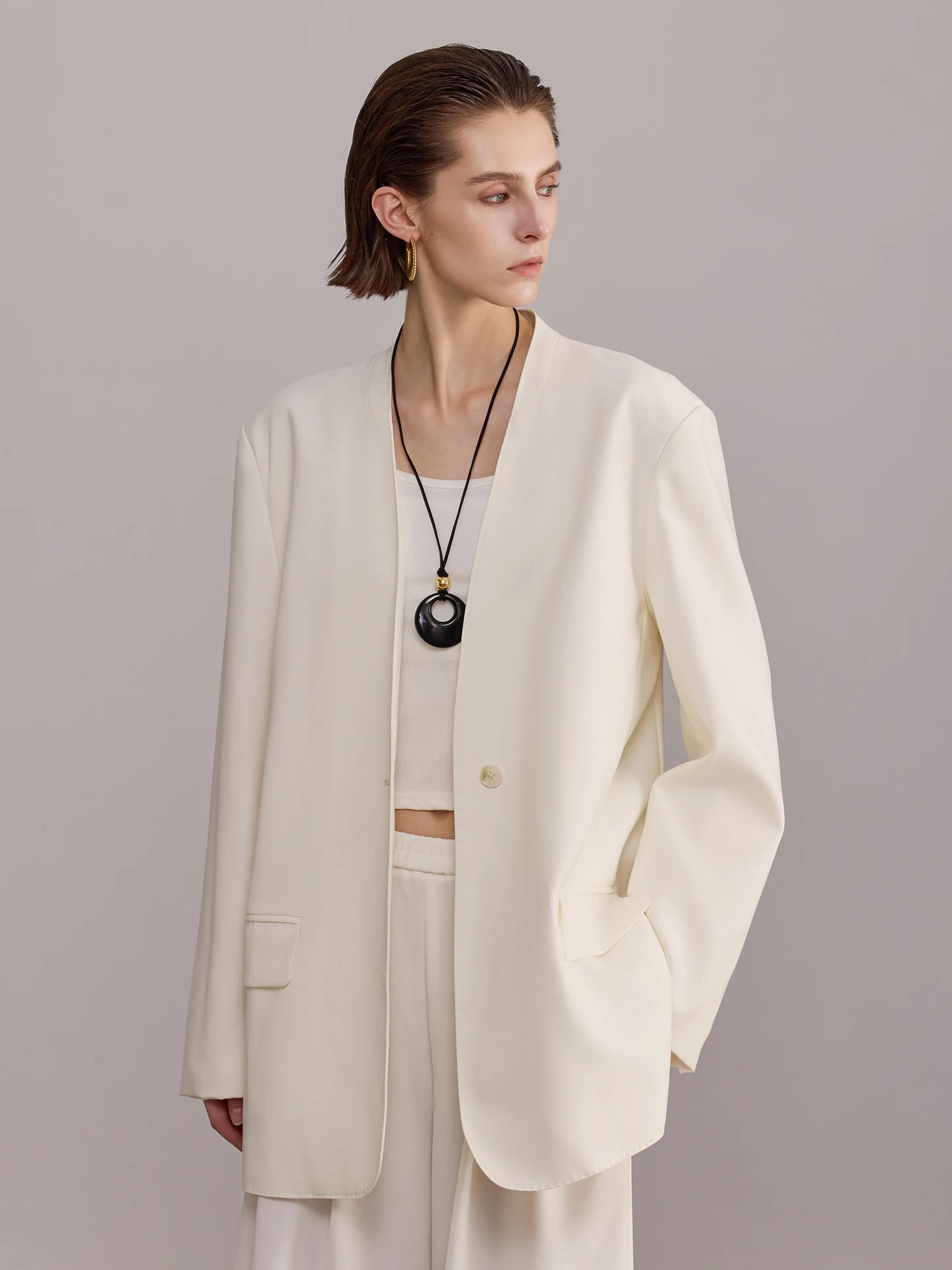 White Woolen Suit Jacket Women's V-Neck Casual Loose Slimming Vintage Style Button Pocket Long Sleeve Pure Color Business Wear
White Woolen Suit Jacket Women's V-Neck Casual Loose Slimming Vintage Style Button Pocket Long Sleeve Pure Color Business Wear