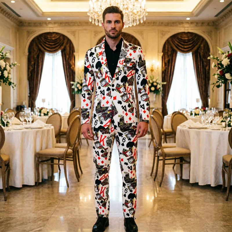 2026 New Men's White Playing Card Print Two-piece (Jacket + Pants) Musical symbols Blazer Coat with Trousers, Christmas Suits.
2026 New Men's White Playing Card Print Two-piece (Jacket + Pants) Musical symbols Blazer Coat with Trousers, Christmas Suits.