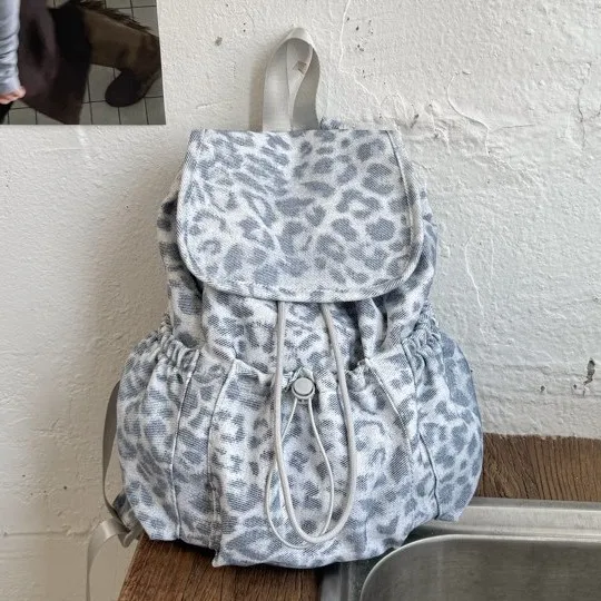 Fashion Leopard Women Backpack Ladies Travel Backpacks Large capacity School Bags for Teenage Girls Designer Shoulder Bags
Fashion Leopard Women Backpack Ladies Travel Backpacks Large capacity School Bags for Teenage Girls Designer Shoulder Bags
