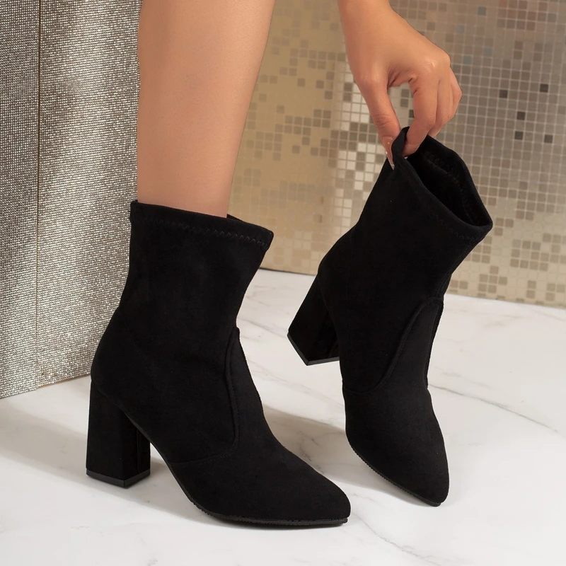 Women's Velvet Short Boots Autumn Winter New Style Versatile High Heel Boots Quality Sharp Point Thick Heel Shoes
Women's Velvet Short Boots Autumn Winter New Style Versatile High Heel Boots Quality Sharp Point Thick Heel Shoes