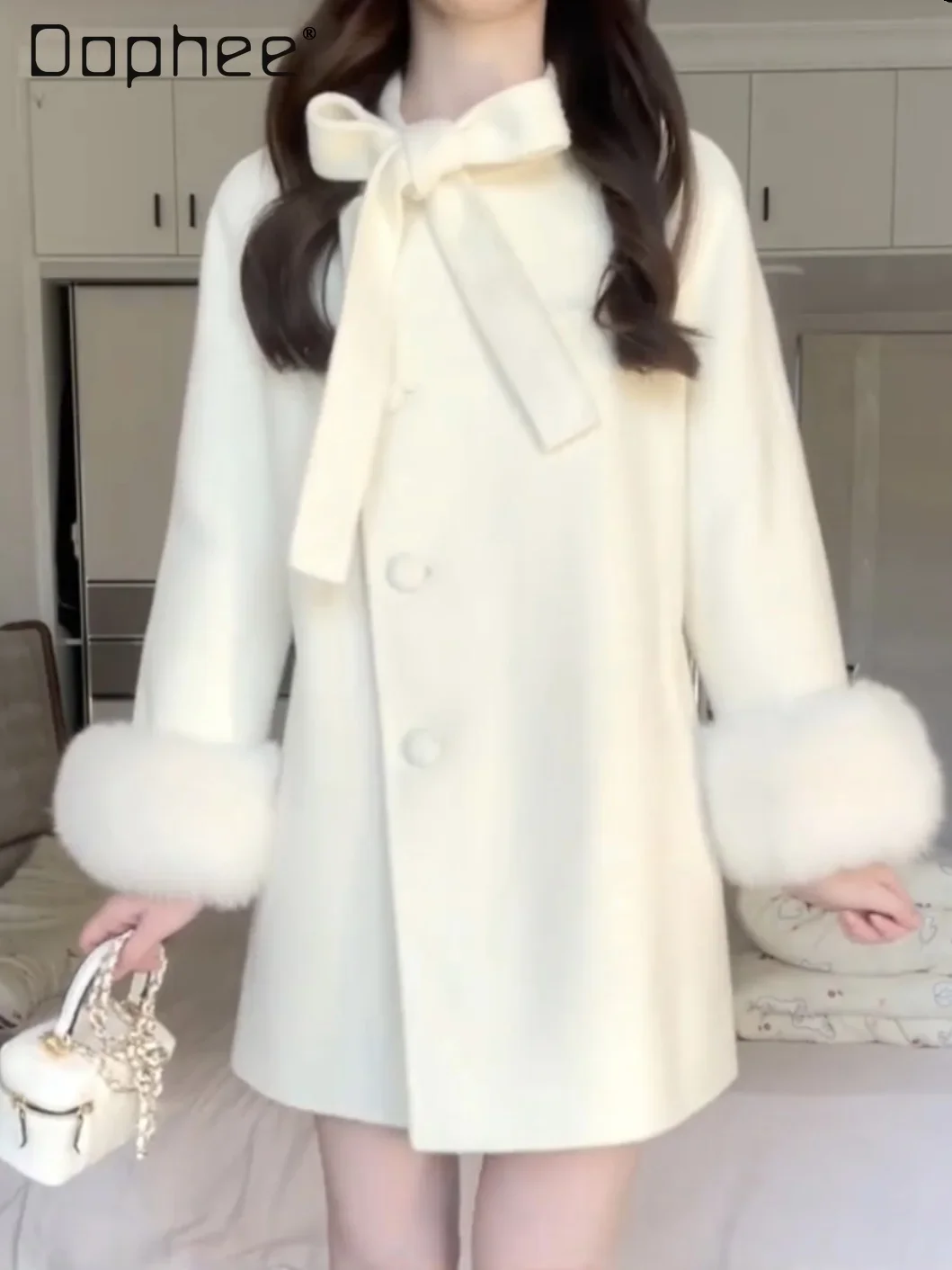 Real Fox Hair Double Sided Wool Coat Women Bow Collar A Line Cape Slim White Elegant Detachable Mid Length Autumn Winter Fashion
Real Fox Hair Double Sided Wool Coat Women Bow Collar A Line Cape Slim White Elegant Detachable Mid Length Autumn Winter Fashion