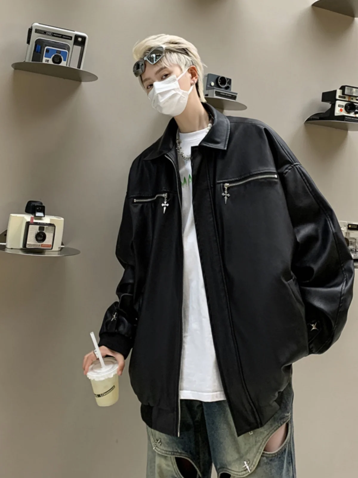 Мужская кожаная куртка в американском ретро-стиле: модная, премиальная, стильная, из искусственной кожи, для мотоциклистов, бейсбольная
Мужская кожаная куртка в американском ретро-стиле: модная, премиальная, стильная, из искусственной кожи, для мотоциклистов, бейсбольная