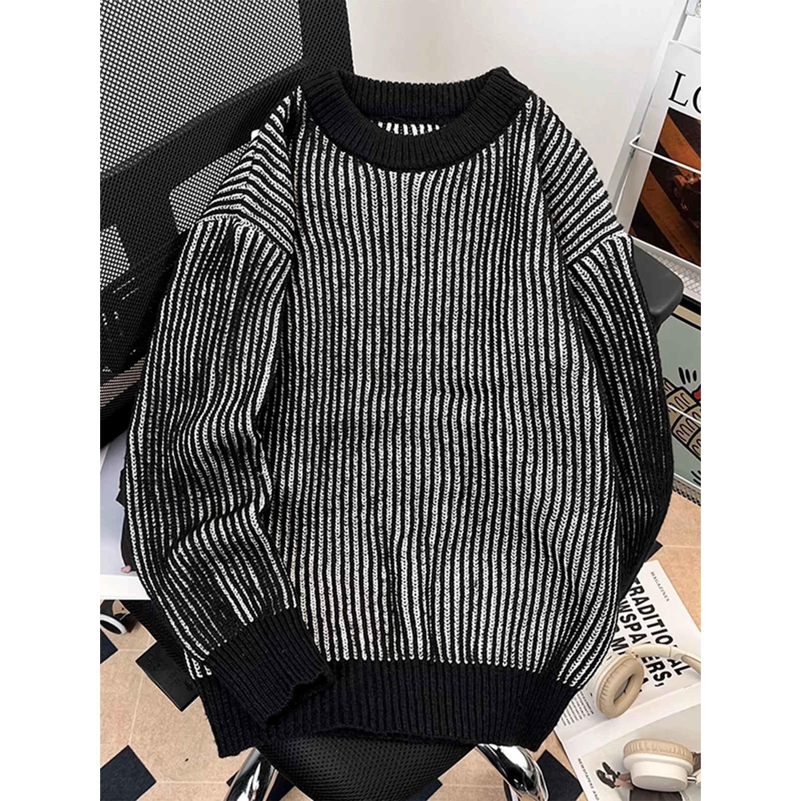 Мужской зимний теплый свитер из велюра с длинным рукавом и круглым вырезом, вязаный, с полосатым цветным узором, премиум-класса, для ношения под одеждой
Мужской зимний теплый свитер из велюра с длинным рукавом и круглым вырезом, вязаный, с полосатым цветным узором, премиум-класса, для ношения под одеждой