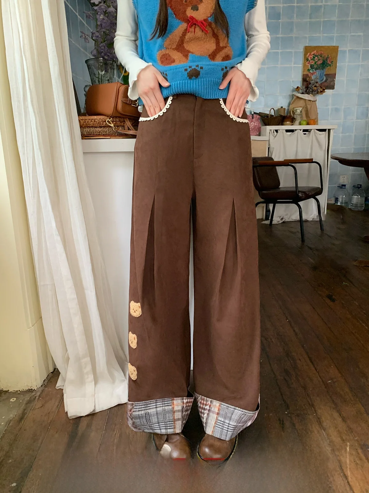 Vintage Style Women's Loose Straight Leg Corduroy Casual Pants Comfortable High Waist Trousers for Commuting And Casual Wear
Vintage Style Women's Loose Straight Leg Corduroy Casual Pants Comfortable High Waist Trousers for Commuting And Casual Wear