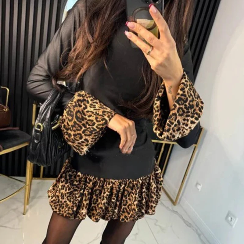 Women Casual Flared Sleeve Slim Short Dress Vintage Leopard Print Patchwork Mini Dress Elegant Round Neck Draped A-Line Dresses
Women Casual Flared Sleeve Slim Short Dress Vintage Leopard Print Patchwork Mini Dress Elegant Round Neck Draped A-Line Dresses