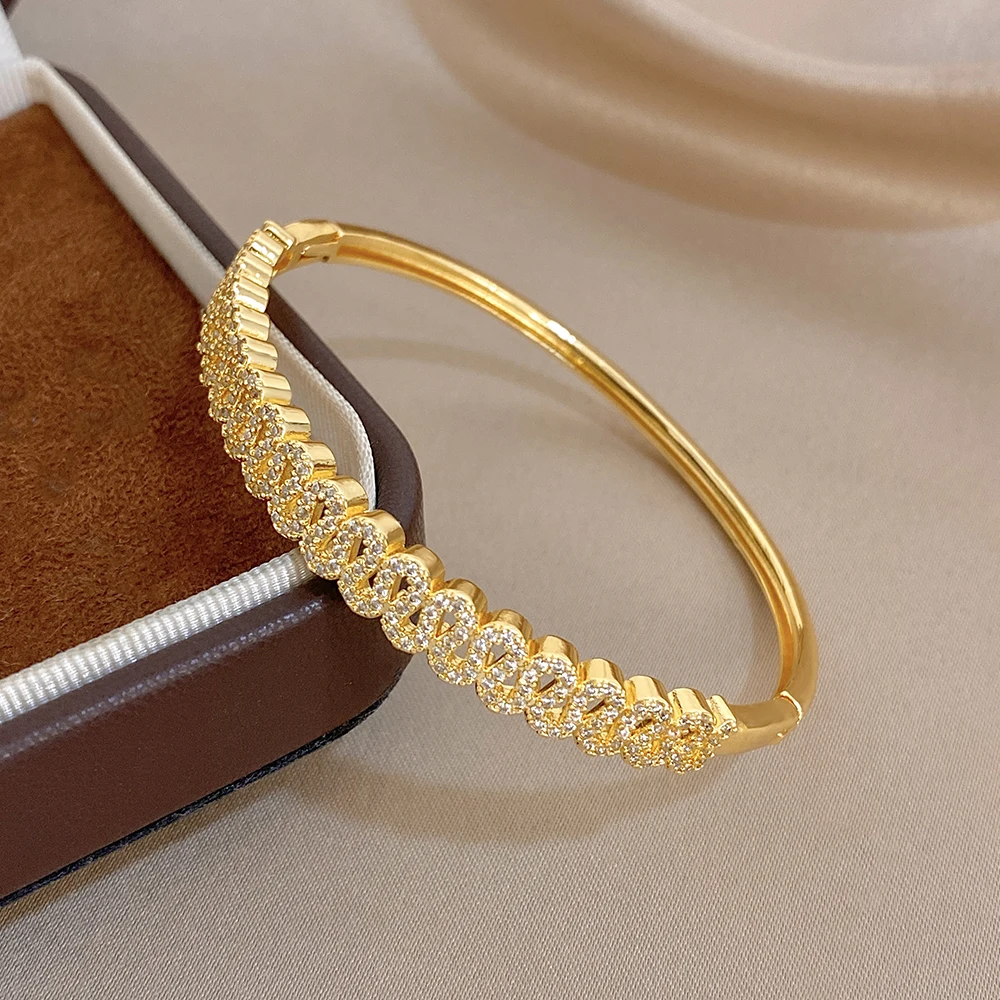 Freetry Artistic Ripple Design Copper Bangle for Women Zircon Inlaid Gold Plated Waterproof Spring Bracelet Daily Jewelry Gift
Freetry Artistic Ripple Design Copper Bangle for Women Zircon Inlaid Gold Plated Waterproof Spring Bracelet Daily Jewelry Gift