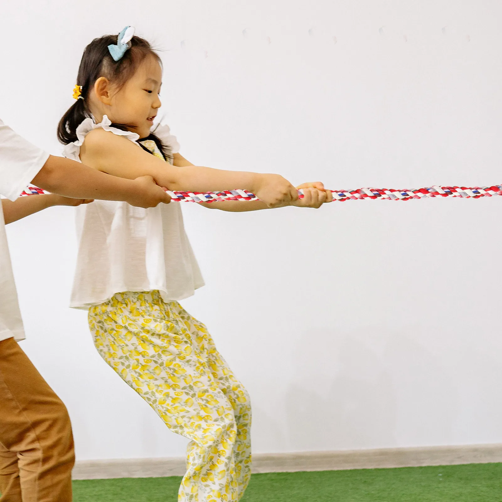 Soft and Safe Tug of War Rope for Kids Playtime Easy Grip Cloth Material Long-Lasting Pulling Race Party Rope
Soft and Safe Tug of War Rope for Kids Playtime Easy Grip Cloth Material Long-Lasting Pulling Race Party Rope