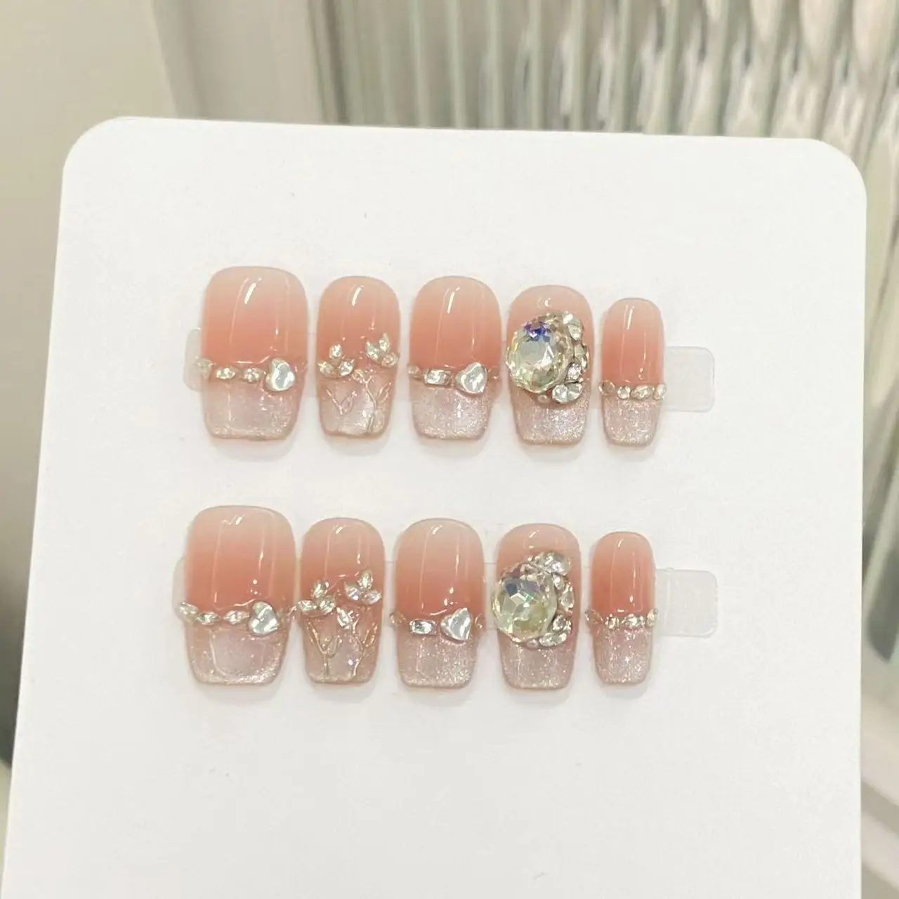 10pcs high-end Romantic and light luxury, ice-transparent gradient cat's eye, dazzling three-dimensional small diamonds
10pcs high-end Romantic and light luxury, ice-transparent gradient cat's eye, dazzling three-dimensional small diamonds