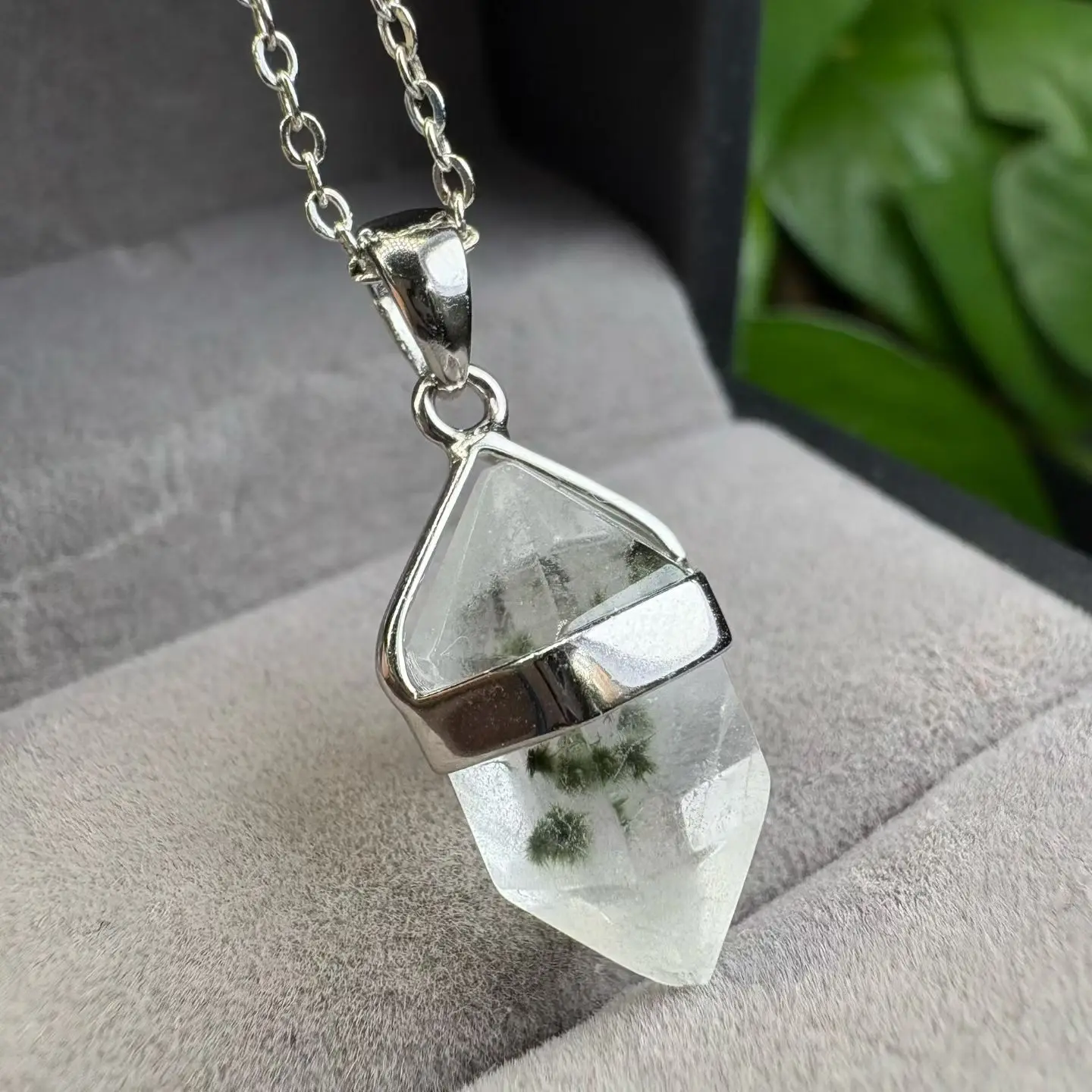 1 Pc Natural Green Sea Urchin Quartz Double Point Pendant 925 Sterling Silver Reiki Helaing Stone Jewelry Gift For Women Men
1 Pc Natural Green Sea Urchin Quartz Double Point Pendant 925 Sterling Silver Reiki Helaing Stone Jewelry Gift For Women Men