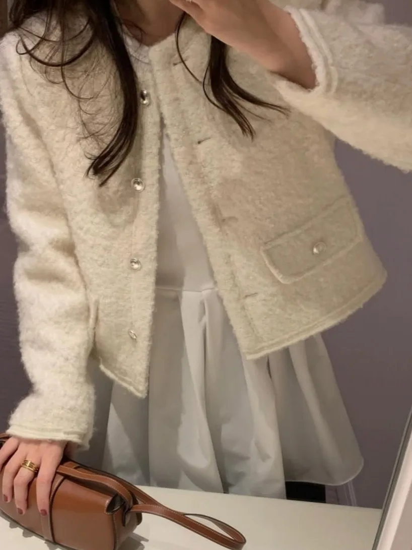 Chic ort Woolen Coat for Women Autumn Winter New Sle Sweet Button Design Soft Gentle Wind Faionable Ladies' Outerwear
Chic ort Woolen Coat for Women Autumn Winter New Sle Sweet Button Design Soft Gentle Wind Faionable Ladies' Outerwear