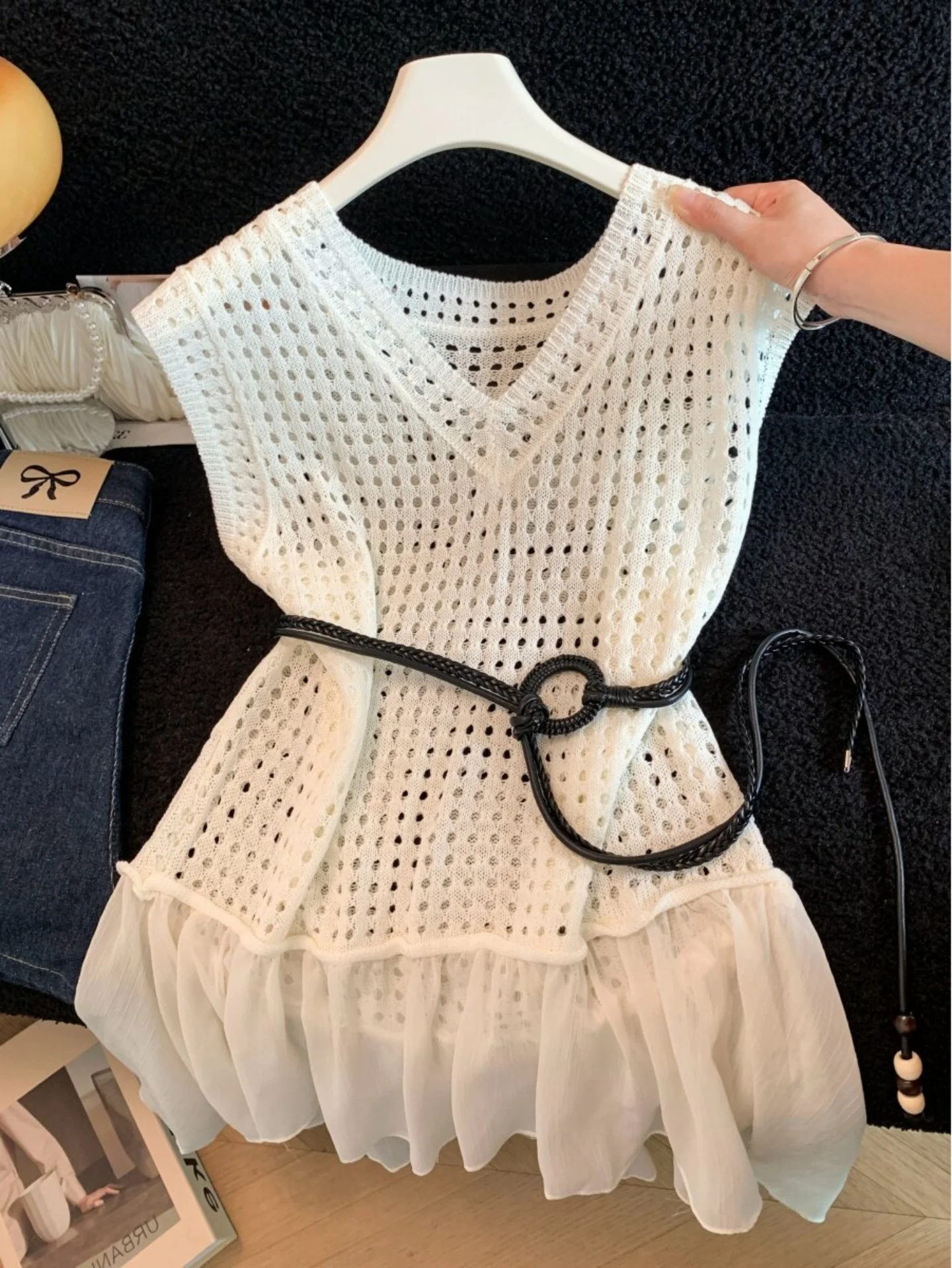 Korean Style V-Neck Hollow out Asymmetrical Lace Trim Vest Women's Summer Layering Waist-Cinching Slimming Top with Belt
Korean Style V-Neck Hollow out Asymmetrical Lace Trim Vest Women's Summer Layering Waist-Cinching Slimming Top with Belt