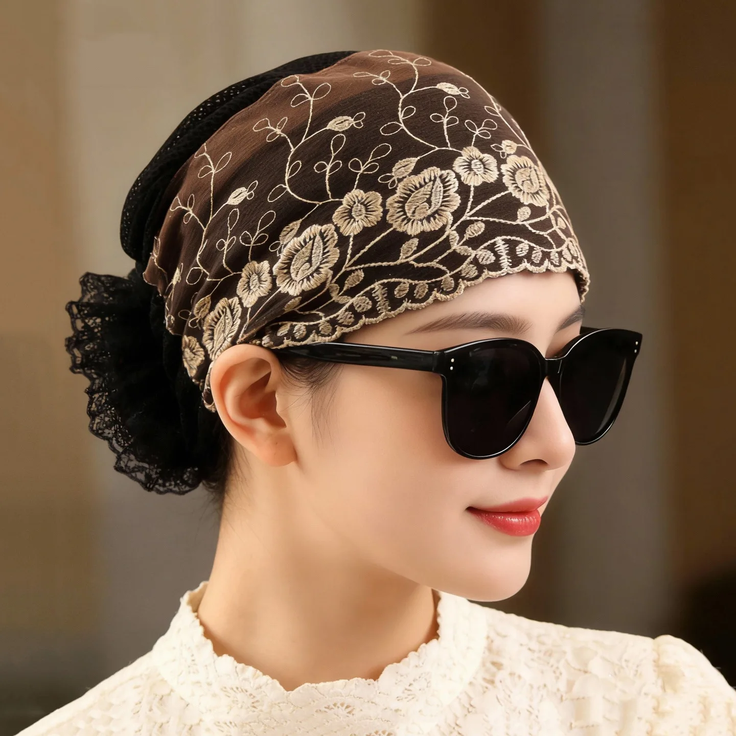 Шапка-бабочка с вышивкой в иностранном стиле – тонкая кружевная повязка на голову для скрытия седины, на все сезоны
Шапка-бабочка с вышивкой в иностранном стиле – тонкая кружевная повязка на голову для скрытия седины, на все сезоны