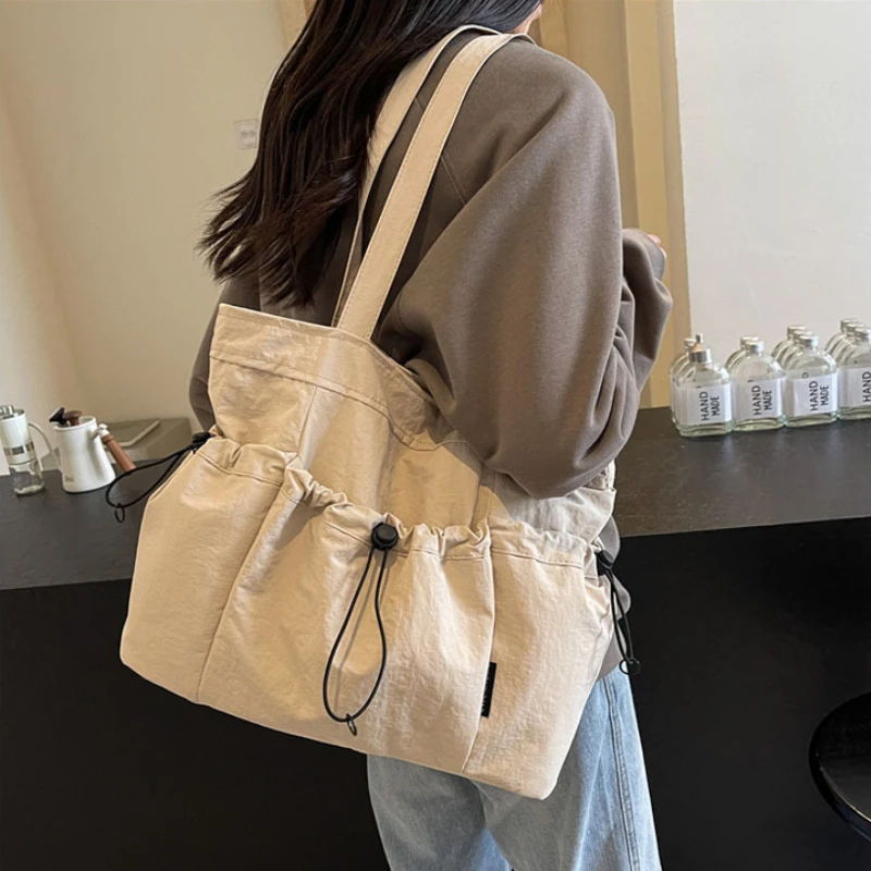 Fashion Casual Multi-pocket Women's Shoulder Bags Large Capacity Commuter Ladies Book Tote Waterproof Nylon Female Handbags
Fashion Casual Multi-pocket Women's Shoulder Bags Large Capacity Commuter Ladies Book Tote Waterproof Nylon Female Handbags