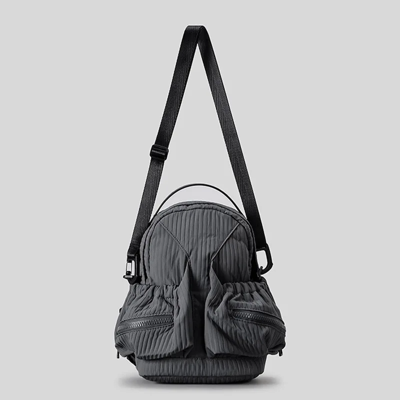 Легкий повседневный водонепроницаемый нейлоновый плиссированный рюкзак, компактная дорожная сумка для женщин, новый стиль 2026 года, сумка для поездок на работу
Легкий повседневный водонепроницаемый нейлоновый плиссированный рюкзак, компактная дорожная сумка для женщин, новый стиль 2026 года, сумка для поездок на работу