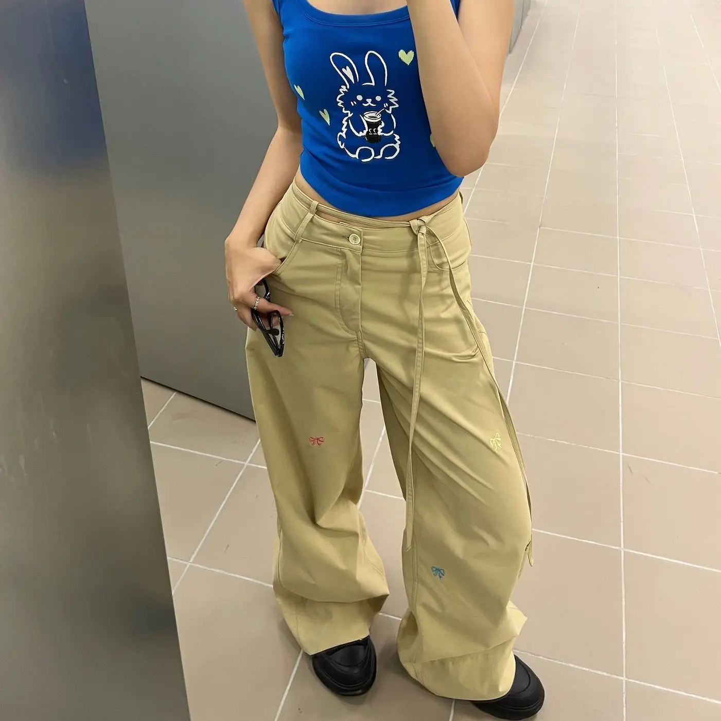 American Vintage Woman Embroidered Wide Leg Pants Khaki Work Pants with Lace Up Design Casual Long Pants Women
American Vintage Woman Embroidered Wide Leg Pants Khaki Work Pants with Lace Up Design Casual Long Pants Women