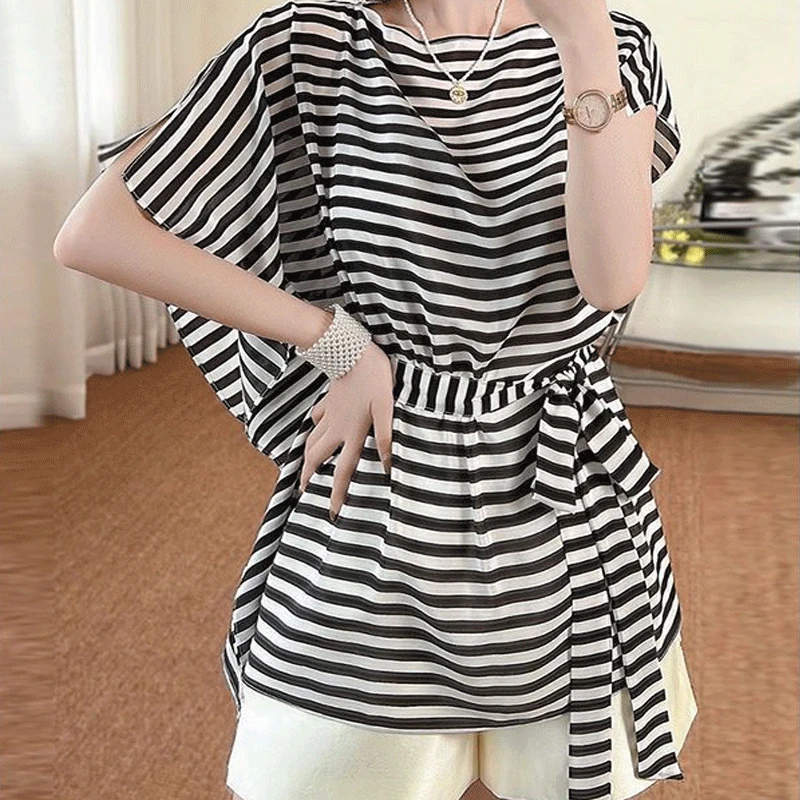 European stripe short-sleeved shirt Women's dress ruffle fashion waist lace up middle length loose versatile round neck commute
European stripe short-sleeved shirt Women's dress ruffle fashion waist lace up middle length loose versatile round neck commute