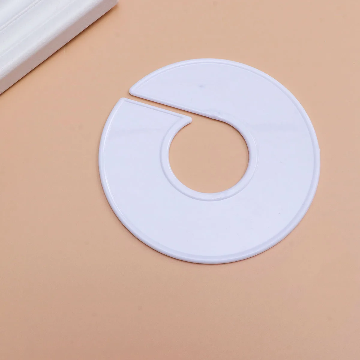 5pc Clothes Sleeve Separator Plastic Round Clothing Hanger Separation Size Buckles for Clothes Size Accessories (Whit
5pc Clothes Sleeve Separator Plastic Round Clothing Hanger Separation Size Buckles for Clothes Size Accessories (Whit