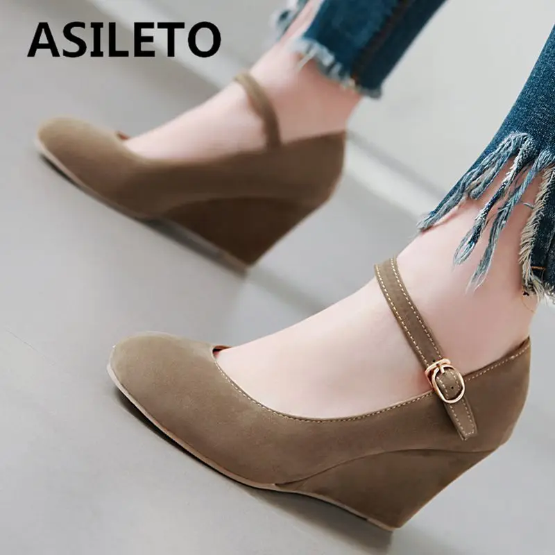 ASILETO 2025 New Fashion Flock Suede Female Pumps Round Toe Wedges 8cm Buckle Strap High Heels Soft Party Dating Women Shoes
ASILETO 2025 New Fashion Flock Suede Female Pumps Round Toe Wedges 8cm Buckle Strap High Heels Soft Party Dating Women Shoes