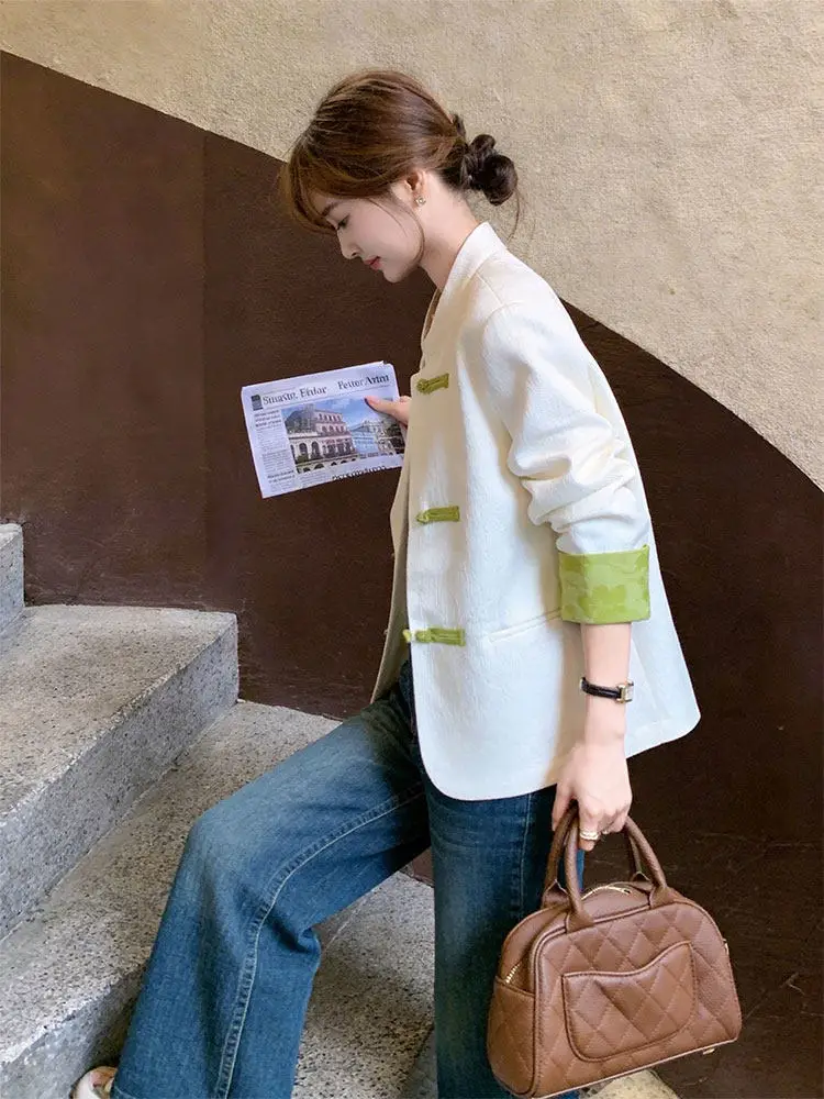 New Chinese Style White Short Suit Jacket Women's Spring Important Occasion High End Short Button up Top Ladies Fashion
New Chinese Style White Short Suit Jacket Women's Spring Important Occasion High End Short Button up Top Ladies Fashion