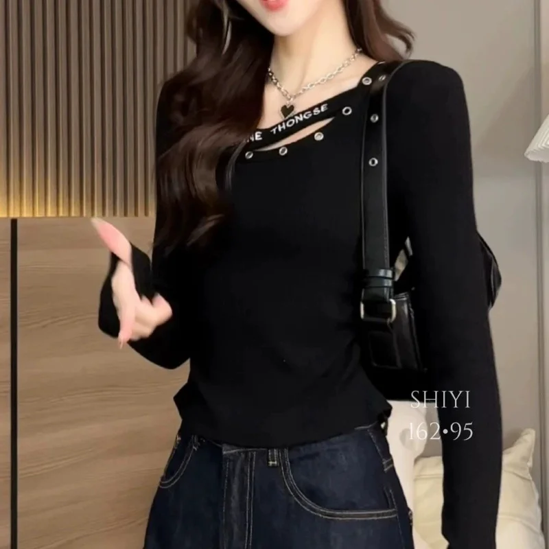 Fashionable Letter Decorative Long-sleeved Base Shirt for Women Autumn Winter New Slim Top
Fashionable Letter Decorative Long-sleeved Base Shirt for Women Autumn Winter New Slim Top