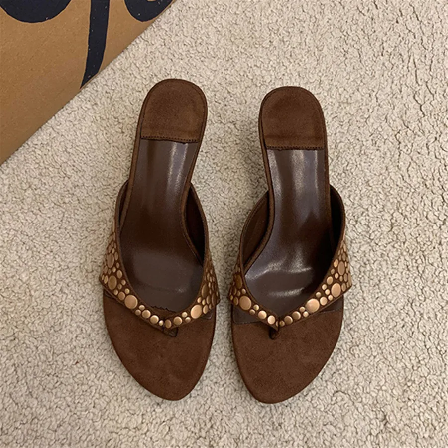 Designer Clip Toe Women Slippers Elegant Low Heel Slides Fashion Rivets Studded Party Dress Shoes Retro Summer Flip Flops
Designer Clip Toe Women Slippers Elegant Low Heel Slides Fashion Rivets Studded Party Dress Shoes Retro Summer Flip Flops