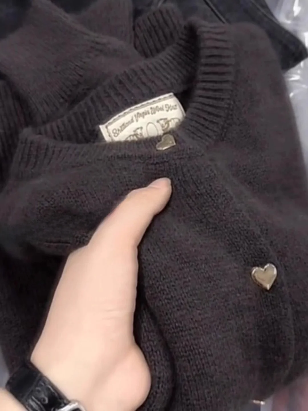 Женский вязаный кардиган большого размера в стиле ретро с круглым вырезом, осенне-зимний, свободный, очень красивый, с длинными рукавами
Женский вязаный кардиган большого размера в стиле ретро с круглым вырезом, осенне-зимний, свободный, очень красивый, с длинными рукавами