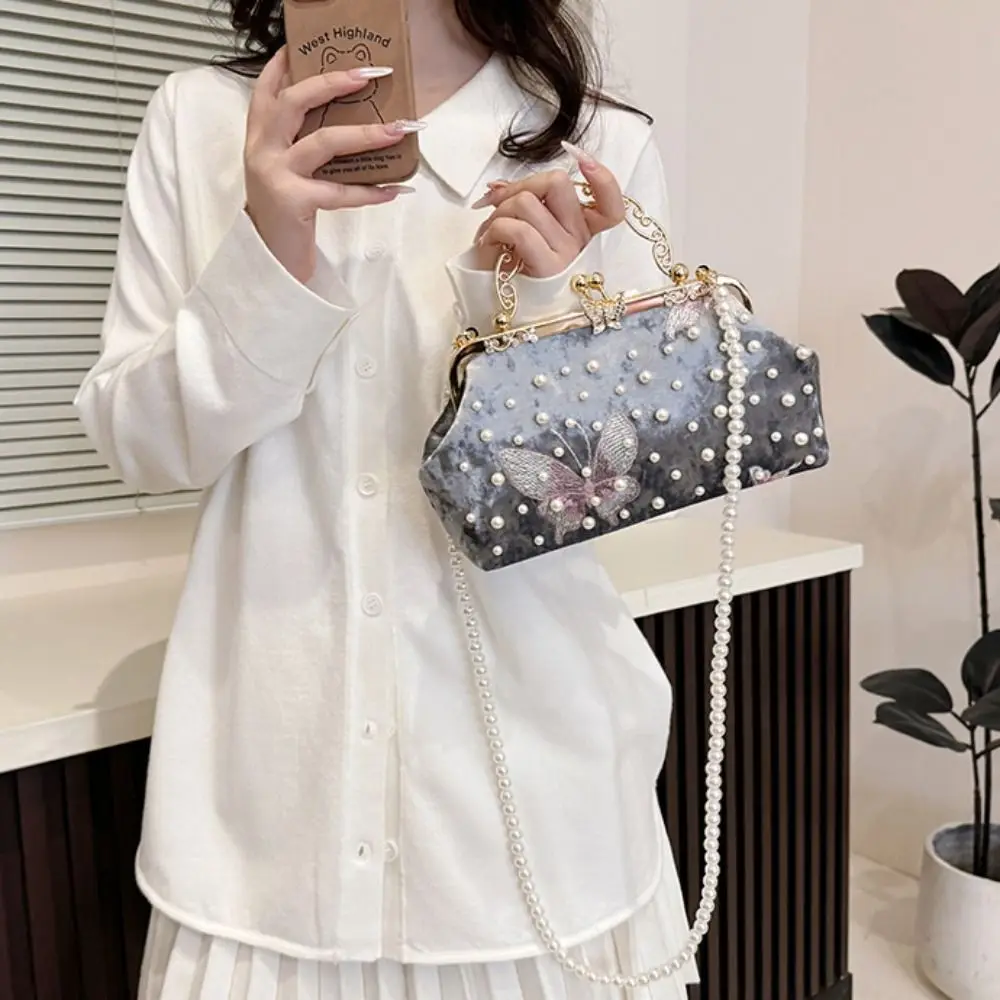 Pearl Chinese Style Handbag Cheongsam Accessories Butterfly Hanfu Clutch Bag Single Shoulder with Handle Embroidery Banquet Bag
Pearl Chinese Style Handbag Cheongsam Accessories Butterfly Hanfu Clutch Bag Single Shoulder with Handle Embroidery Banquet Bag