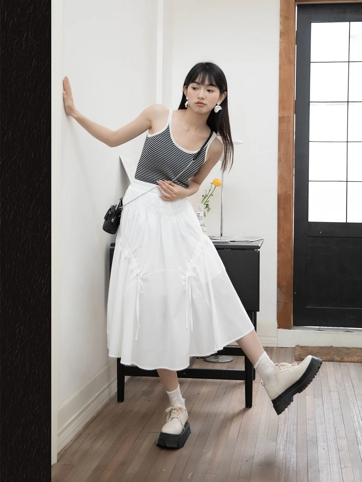 Женская модная длинная юбка с высокой талией, асимметричными складками, эластичная, из хлопка, с принтом, А-силуэт, для повседневной носки
Женская модная длинная юбка с высокой талией, асимметричными складками, эластичная, из хлопка, с принтом, А-силуэт, для повседневной носки