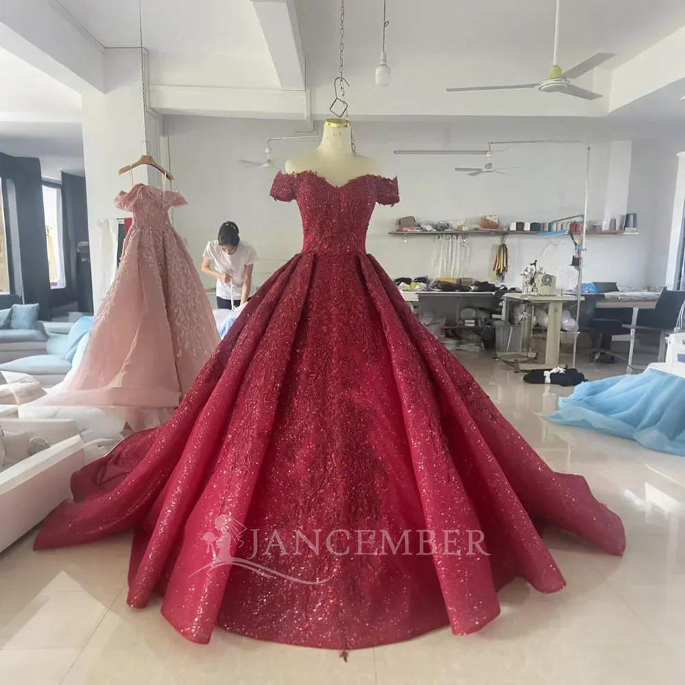 Красное тюлевое платье Quinceanera с кружевной аппликацией Sweet 16, платье Vestidos De 15 Años для выпускного вечера по индивидуальному заказу
Красное тюлевое платье Quinceanera с кружевной аппликацией Sweet 16, платье Vestidos De 15 Años для выпускного вечера по индивидуальному заказу