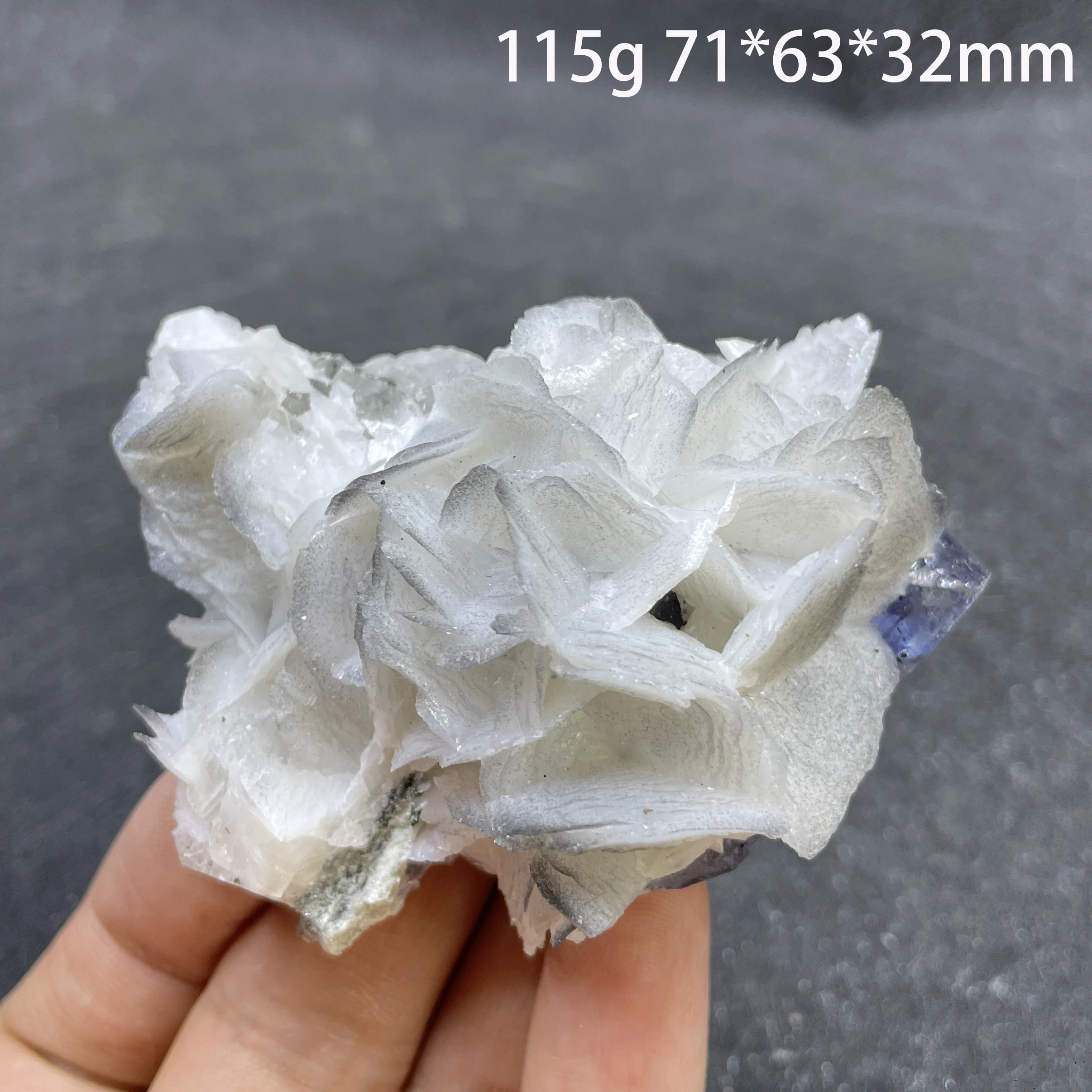 Natural Raw Stone Yaogang Xian Fluorite Crystal Cluster Mineral Specimen Quartz Rock Home Decoration Gift Healing
Natural Raw Stone Yaogang Xian Fluorite Crystal Cluster Mineral Specimen Quartz Rock Home Decoration Gift Healing