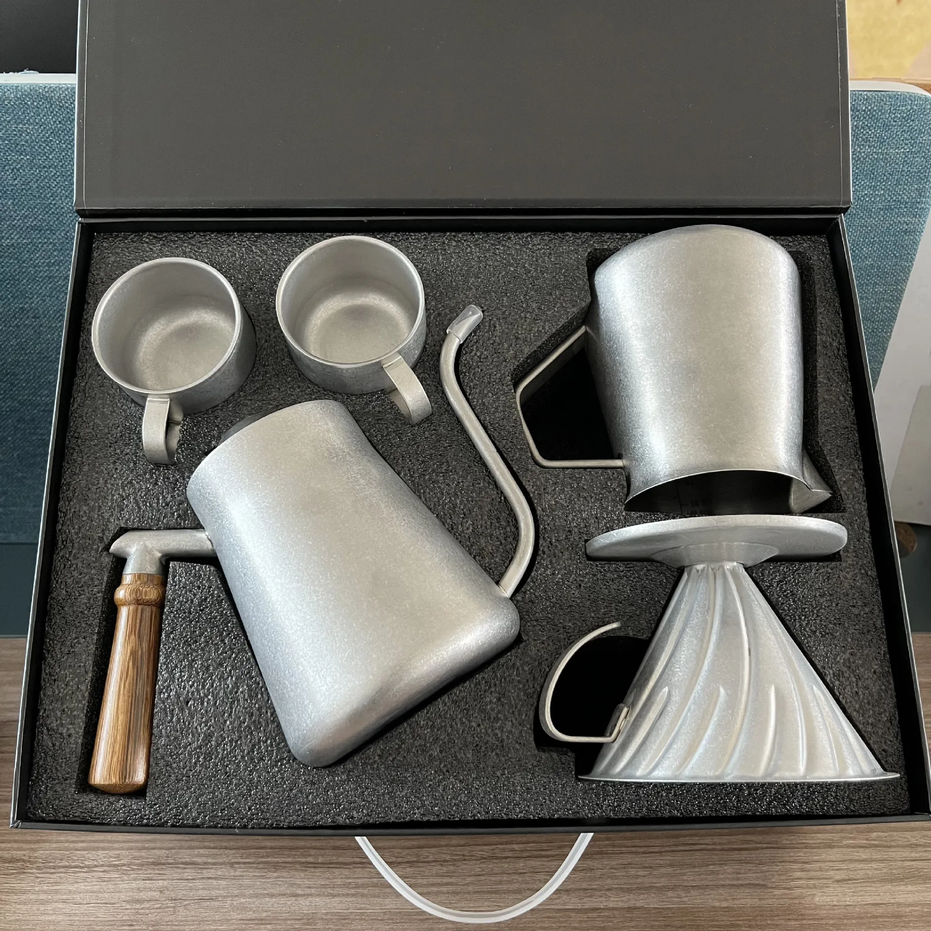 Upscale vintage Outdoor Pour-Over Coffee Pot Set with Exquisite Gift Box - High-End Brewing Utensils for Home Enthusiasts
Upscale vintage Outdoor Pour-Over Coffee Pot Set with Exquisite Gift Box - High-End Brewing Utensils for Home Enthusiasts
