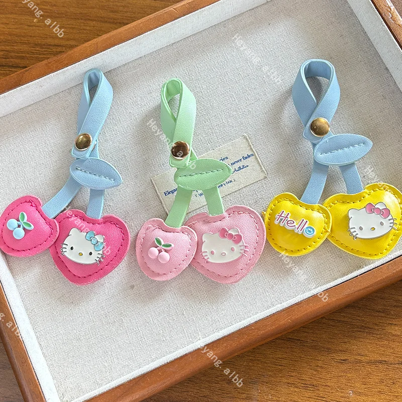Sanrio маленькая вишня Hello Kitty кулон брелок мультфильм милый котенок кошка сумка аксессуары кулон брелки орнамент подарки 
Sanrio маленькая вишня Hello Kitty кулон брелок мультфильм милый котенок кошка сумка аксессуары кулон брелки орнамент подарки