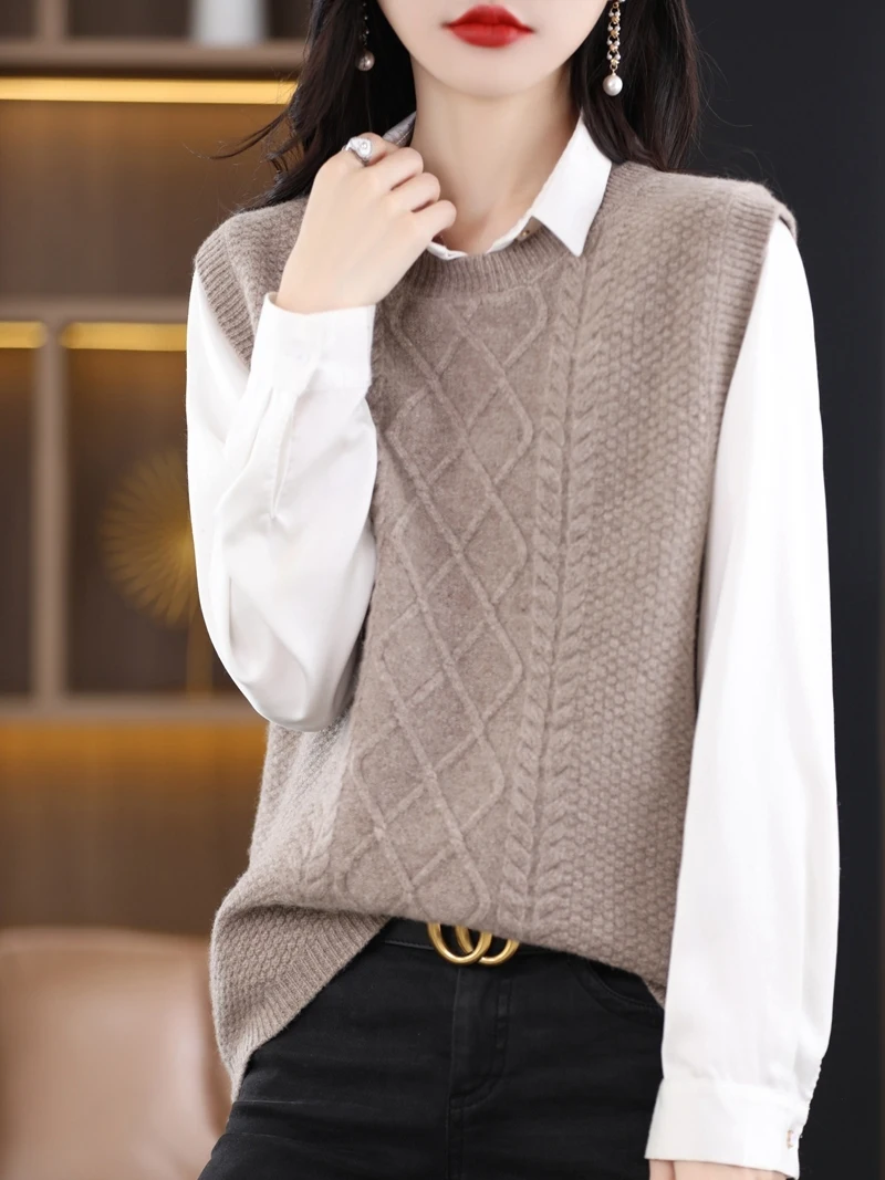 Модный вязаный жилет для женщин с круглым вырезом, весенняя новинка, с объемным узором и подплечниками
Модный вязаный жилет для женщин с круглым вырезом, весенняя новинка, с объемным узором и подплечниками