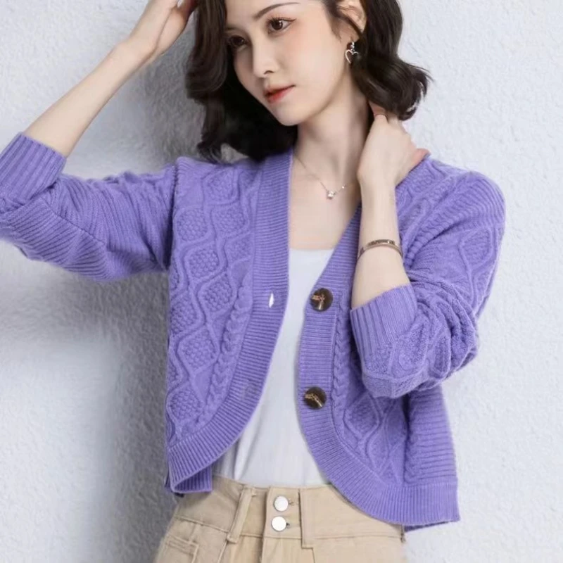 Knitted Cardigan Women's Top Short Loose V-neck Small Sweater Jacket
Knitted Cardigan Women's Top Short Loose V-neck Small Sweater Jacket