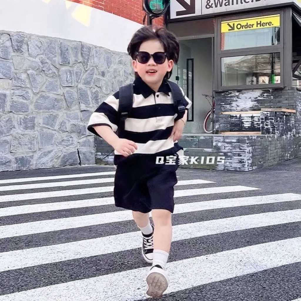 Boys' Summer Suit 2022 New Western Style Handsome Baby Fashion Brand Clothes Boys' Children's Polo Shirt Two-Piece Suit
Boys' Summer Suit 2022 New Western Style Handsome Baby Fashion Brand Clothes Boys' Children's Polo Shirt Two-Piece Suit