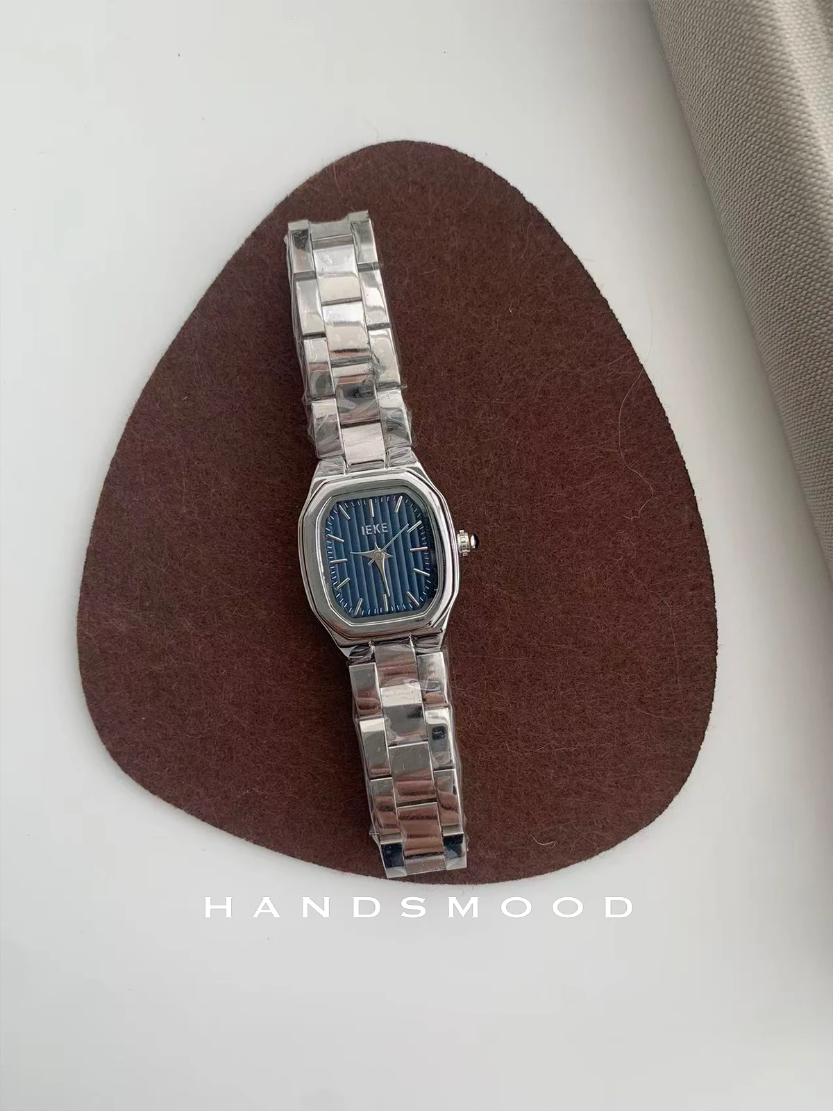 Silver-blue square small dial fashionable and advanced workplace temperament versatile ladies watch high-quality luxury watch
Silver-blue square small dial fashionable and advanced workplace temperament versatile ladies watch high-quality luxury watch