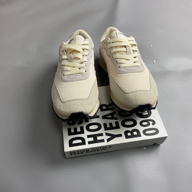 Soft soled lightweight retro casual shoes, rice white mesh breathable sports shoes for couples, versatile commuting training
Soft soled lightweight retro casual shoes, rice white mesh breathable sports shoes for couples, versatile commuting training